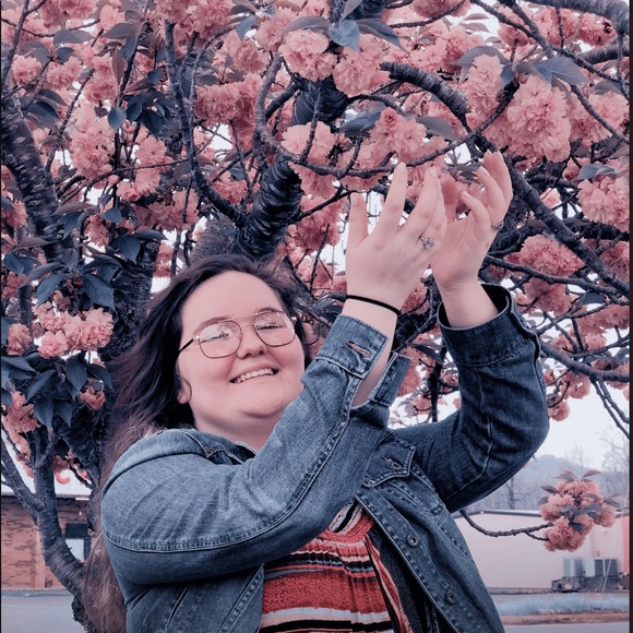 Meet your Posher, Sarah - Picture 2 of 4